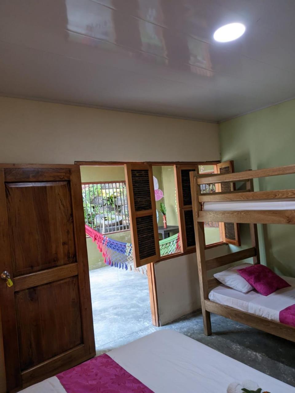 Sierra Kay Hostel Guachaca Exteriör bild